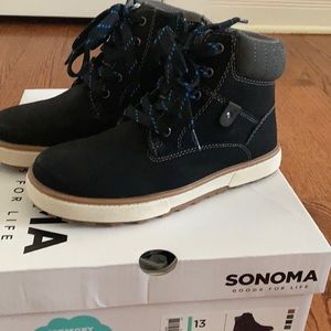 NWT boys lace up boots 13